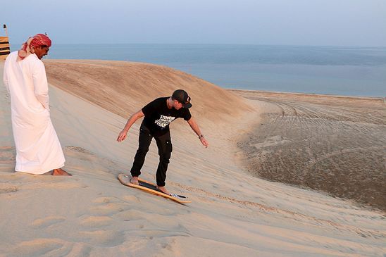 Felix versuchte sein Glück im Sandboarding