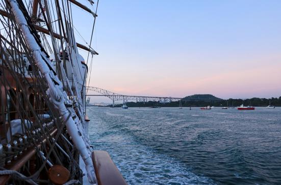 auf dem Weg aus dem Kanal Richtung Pazifik