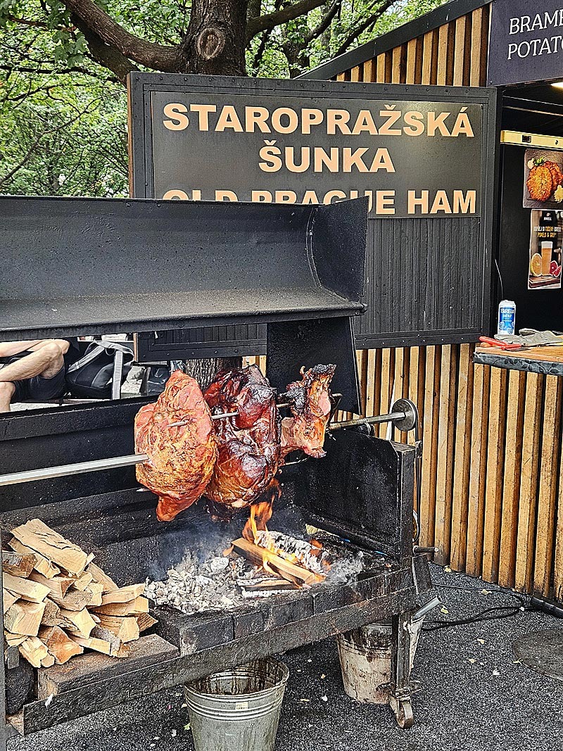 Köstlichkeiten findet man auch an jeder Ecke