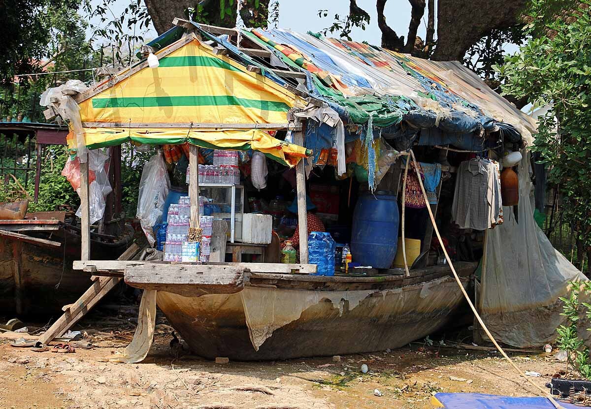 kleiner Kiosk am Ufer
