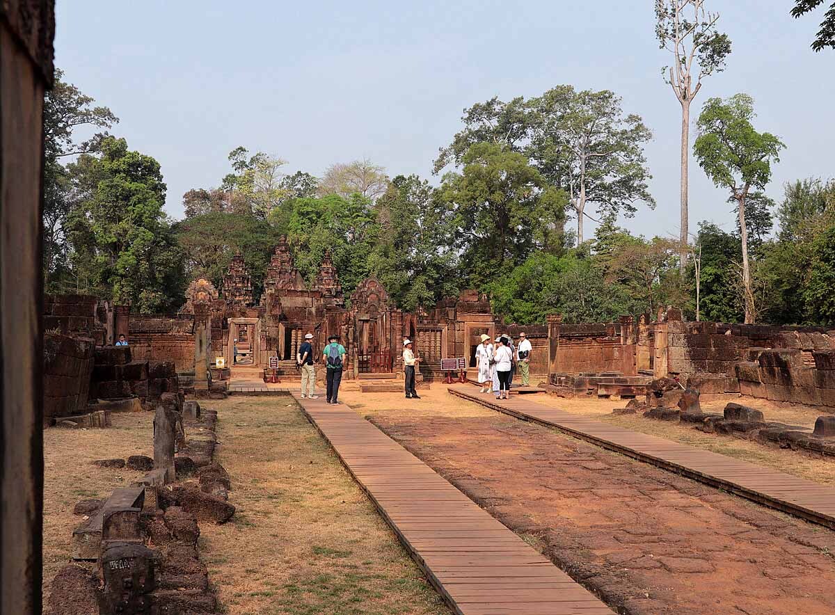 am Banteay Srei Tempel