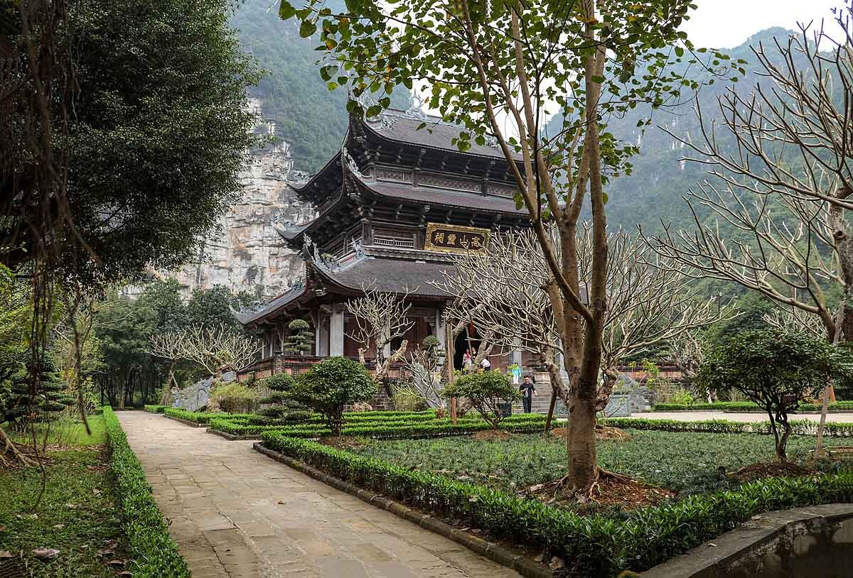 am Trinh Tempel, der in einer der vielen versteckten Buchten liegt