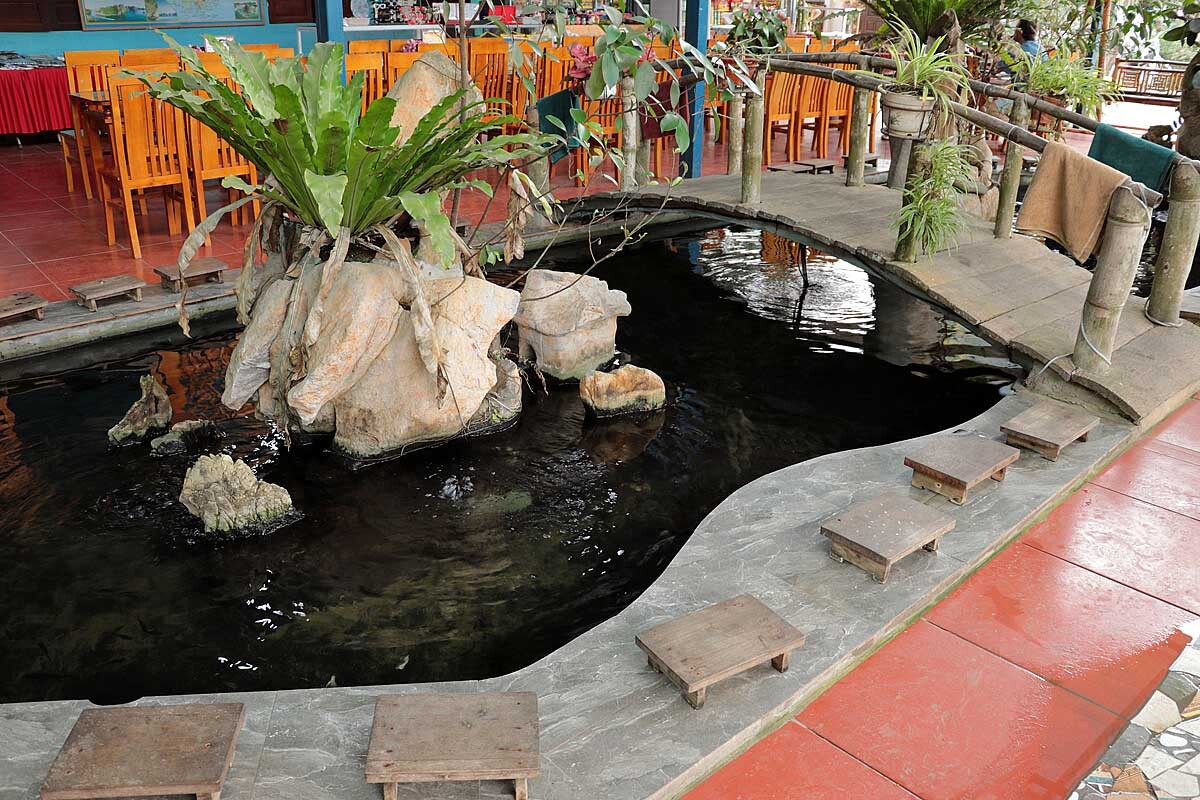 das hier ist eines der vielen Fuss-Spa die es in diesem Dorf gibt
