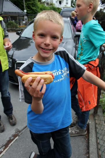 Das "Wichtigste" für Florian - regelmässig eine Wurst zu essen !!