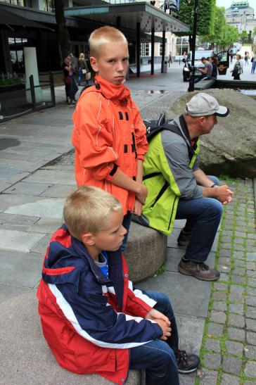 ...und wenn Mama uns nun nochmals in eine Kirche zerrt - streiken wir !